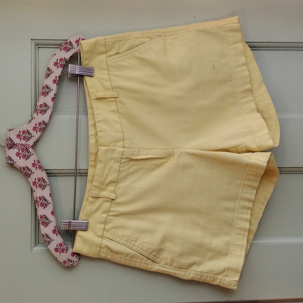 Women's Land' N Sea 4 pocket yellow docker short size 4